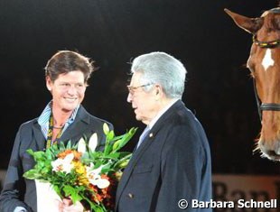 At Stuttgart Ulla Salzgeber once broke the world record in the Grand Prix Special with Rusty (80.48%). Here she was honoured with the 2008 Otto Lorke Prize for Herzruf's Erbe