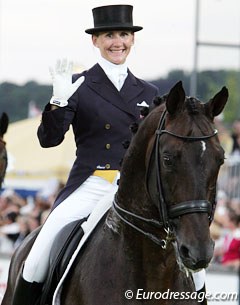 Mikala Gundersen and Leonberg at the farewell ceremony at 2009 CDIO Aachen
