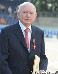Dr. Uwe Schulten-Baumer was awarded the Bundesverdienstkreuz, Germany's highest state medal, in Aachen