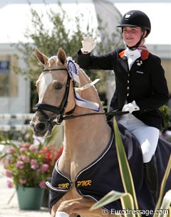 Antoinette te Riele and Golden Girl win the Kur Gold Medal at the 2009 European Pony Championships