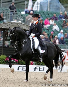 Edward Gal and Totilas on the centerline towards a new world record Grand Prix score