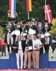 The team medal winning Juniors on the podium during the prize giving ceremony :: Photo © Astrid Appels