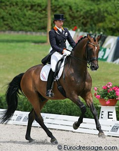 Angela Krooswijk and Revino II placed seventh with 72.700% riding to a Michael Jackson freestyle