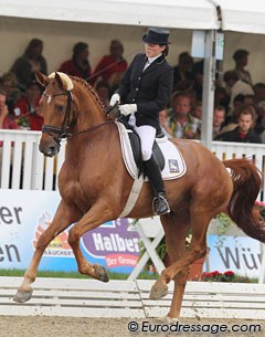 German Esther Maruhn and the Hanoverian Watulele (by Wolkenstein II x Frappant) closed the ranks in 15th place with 7.26. Irregularities in the rhythm in trot reduced the score. The walk pirouettes were ace