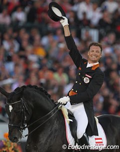 Austrian Peter Gmoser and Cointreau were the first pair to go on freestyle night. They rode to music from Fiddler on the Roof and finished 14th with 71.500%