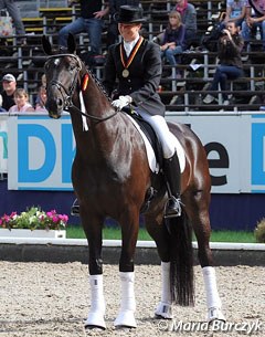 Tessa Frank and Simply Nymphenburg win bronze at the 2011 Bundeschampionate :: Photo © Maria Burczyk