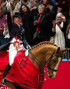 Laura Bechtolsheimer and Mistral Hojris win the 2011 CDI-W London