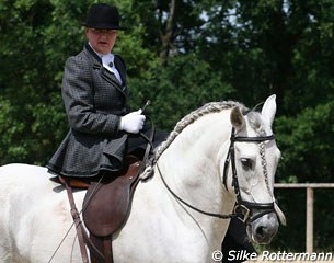 Dorothee Baumann-Pellny gave a demo on side saddle dressage riding with Polvorin