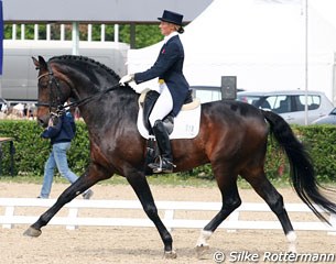 Italian Silvia Rizzo and Donnerbube II obtained their first 2011 European Championship qualification score of 66% in the Grand Prix