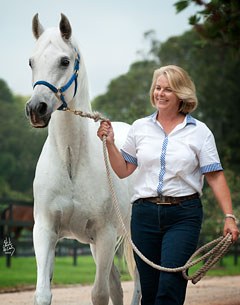 Julie Farrell with Karmaa (imp USA), a purebred Arabian Grand dam of many Australian Champions :: Photo © Stuart Vesty