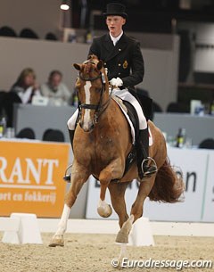 Belgian Diederik Bonnet had his hands full with a distracted and spooky Wolkeniro van de Vogelzang (by Wolkentanz II x De Niro). The horse did show great flying changes and extensions