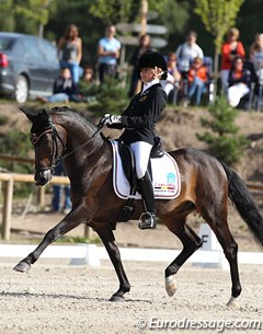 Belgian Lavinia Arl finished 15th on Equestricons Epiascer. The trot work was high class but in canter nerves got the better of the rider and she overpushed her pony, who made two flying changes in the extended canter