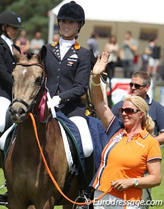 Sanne Vos and Champ of Class during the prize giving