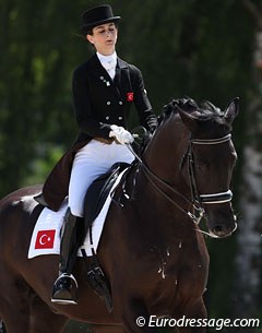 Turkish Selen Ebre Efe making progress, small steps at a time. At the 2012 Europeans she's riding Winner (by San Remo)