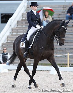 Belgian Alexa Fairchild and Totall Tip Top (by Metall) had a high degree of difficulty riding flying changes on circle lines. The horse was not entirely through in the contact and the combination finished 14th.