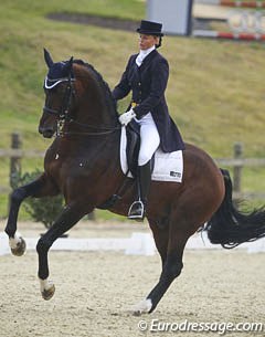 Dutch born Belgian Muriel de Ruijter on the 13-year old KWPN stallion Sierappel (by Montecristo x Flemmingh)