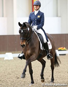 British junior Maisie Scruton made her CDI debut aboard Hot Chocolate (by Sandro Hit)