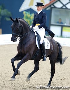 Dutch Petra van Esch on Unique (by Welt Hit II x Ferro). Petra came all the way through the system, from ponies to junior/young riders to Grand Prix. 
