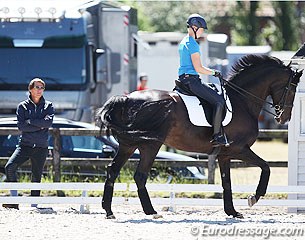 Finnish team trainer Emile Faurie coaching Emma Kanerva who is back on Heimliche Liebe