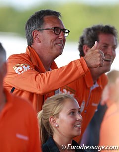 KWPN Young Horse selector Wim Ernes gives Kirsten a thumb's up