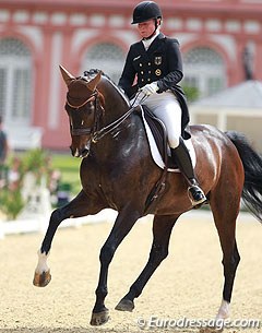 Isabell Werth on Der Stern. The ride was full of mistakes, horse wide behind in the entire passage, crooked to the right all the time. Amazing that it still scored 65.98% while less famous riders  struggle to get 65%