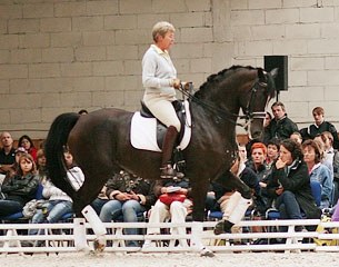 Kyra Kyrklund riding one of the horses in her clinic at Centurion