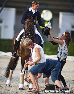 Trainer Kyra Kyrklund and Patrik Kittel's wife Lyndal Oatley helping with getting Deja ready for the show