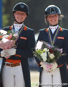 Silver medal winners Marjan Hooge and Laura Quint have a big smile on their face