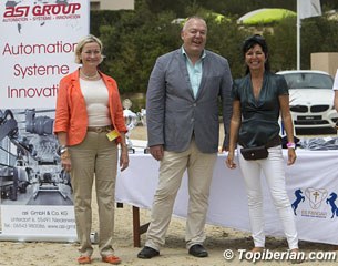 Judge Annette Fransen-Iacobaeus with a sponsor and the 2015 CDI Mallorca show host