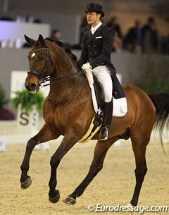 Masanao Takahashi on Fabriano. This Japanese Olympic team candidate is coached by Norbert van Laak and competes Renate Voglsang's former Austrian team horse
