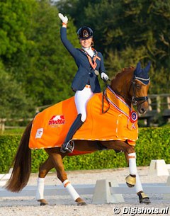 Daphne van Peperstraten and Wonderful Girl win the 2016 Dutch Pony Championships :: Photo © Digishots