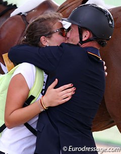 Michael Jung locking lips with his girlfriend after winning eventing gold