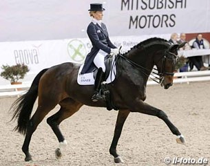 Helen Langehanenberg on the small tour horse Love Light (by Laudabilis) in the national S-class