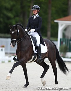French Maeva Hoang on the 11-year old Dutch warmblood stallion Blacktime (by Painted Black x Goodtimes). This horse has been marked as having French JO/JEM team potential.