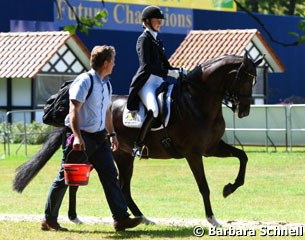 Sven Rothenberger guiding daughter Semmieke on Dissertation to the competition ring