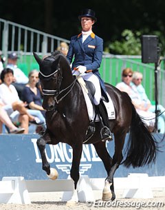 Adelinde Cornelissen and Aqiedo dropped a few stitches when the stallion became unsettled after stepping on his own coronet band in the second piaffe. He refused to piaffe and passage right afterwards and the pair got distracted