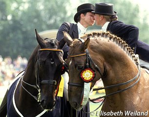 Monica on Ganimedes, kissing Isabell Werth on Welcome S at the 1994 CDIO Aachen