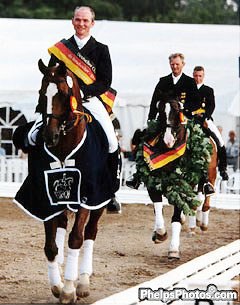 Hubertus Schmidt and Tiamo Trocadero at the 1999 German Professional Dressage Riders Championships in Bad Honnef :: Photo © Mary Phelps