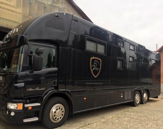 Stephex horse truck for 6 horses, American kitchen and pop out