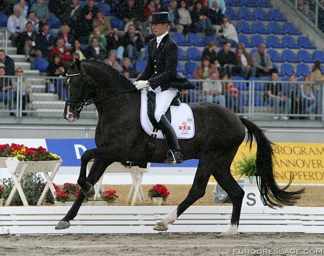 Hans Peter Minderhoud and Rhodium in the rain at the 2004 World Young Horse Championships, then still held in the beautiful stadium in Verden :: Photo © Astrid Appels