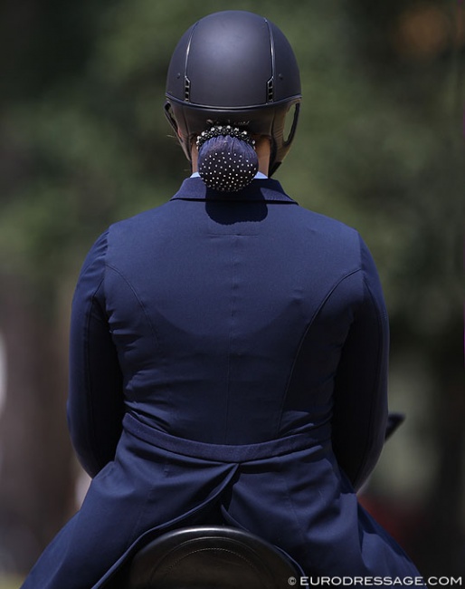 Sitting balanced in the saddle, not an easy task :: Photo © Astrid Appels