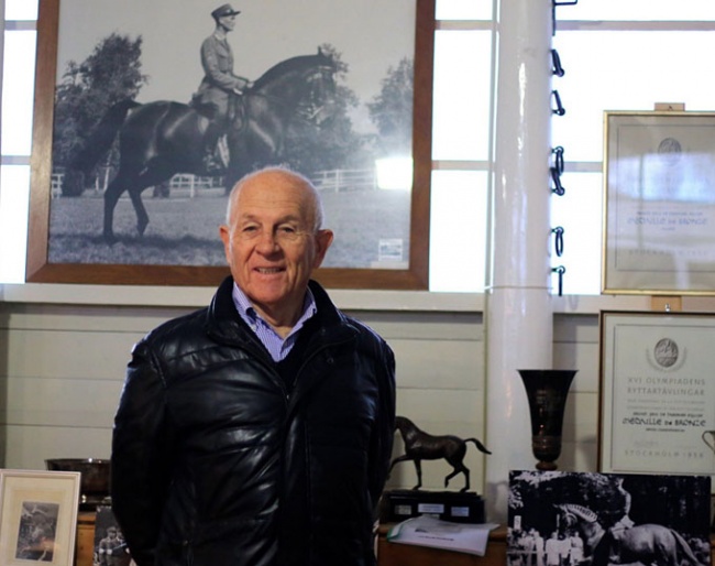 Pierre-Eric Jaquerod at the horse museum of the NPZ in Berne with a picture of Swiss dressage legend Henri Chammartin on Wöhler in the background :: Photo © S. Rottermann