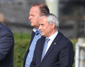 Den Goubergh owner Leon van der Pluijm (back) with FEI President Ingmar de Vos (front) :: Photo © Astrid Appels