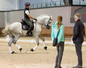 Jurgen Koschel with an interpreter coaching the rider on Qu de Sasueta :: Photo © Lily Forado