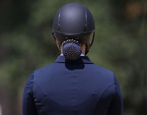 Sitting balanced in the saddle, not an easy task :: Photo © Astrid Appels