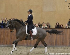 Anna Kasprzak riding in front of the Danish youth riders :: Photo © Ridehesten