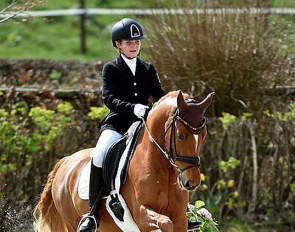 The 12-year old Lara Middelberg on Drink Pink at the 2019 Preis der Besten qualifier in Hagen :: Photo © Equitaris