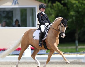 Rose Oatley and Daddy Moon at the 2019 CDIO-P Hagen :: Photo © Astrid Appels