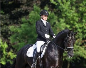 Susan Pape and the PSI auction price highlight V-Plus at the 2019 Bundeschampionate qualifier in Hagen :: Photo © LL-foto