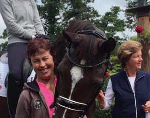 Barbara Chalmers and Kim Thomas (AUS) with Charlotte Dujardin and Valegro during the IDOC Clinic in the UK